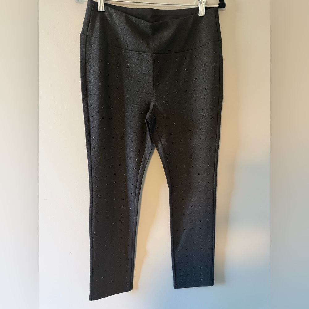 Simon Chang Collection Black Sequinned Pull-on Ankle Pants. NEW Sz M 30” inseam